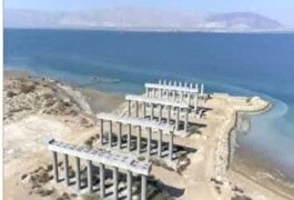 مسیر زمینی جزیره قشم به سرزمین اصلی متصل می‌شود؟